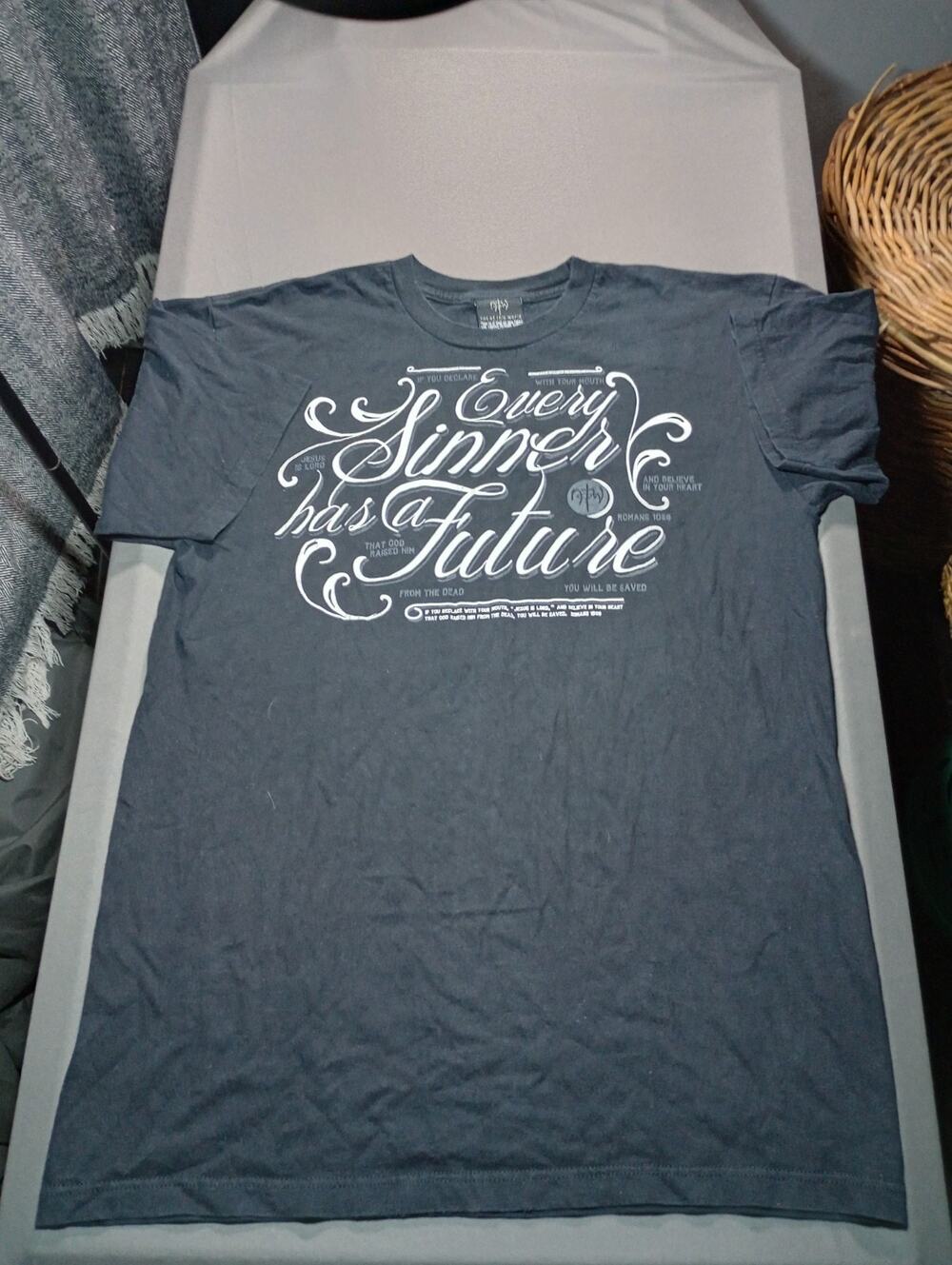 Every Sinner Distressed T Shirt Men's Size Large